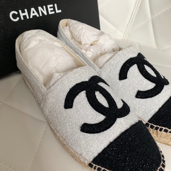 SOLD-Chanel White Black Captoe CC Logo Espadrilles - Picture 2 of 7